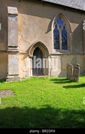 Porte et fenêtre du chœur l'église Sainte Marie la Vierge à Saxlingham Nethergate, Norfolk, Angleterre, Royaume-Uni. Banque D'Images