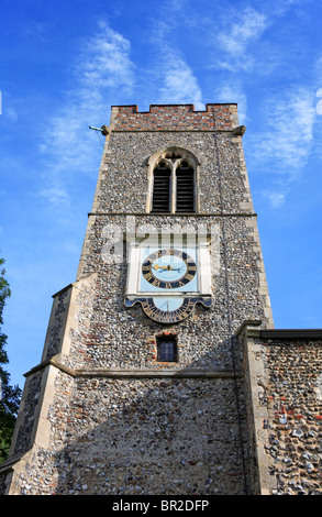 Et Tour horloge de l'église Sainte Marie la Vierge à Saxlingham Nethergate, Norfolk, Angleterre, Royaume-Uni. Banque D'Images