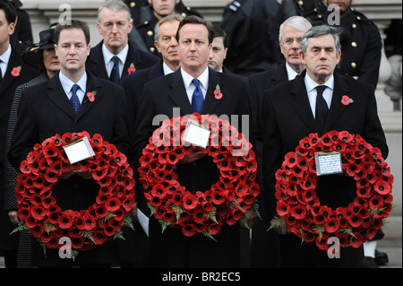 Nick Clegg MP, Tony Blair, David Cameron MP, John Major et PM Gordon Brown assister aux cérémonies du dimanche. Banque D'Images