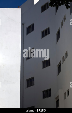 Détail d'un bâtiment d'époque Art déco à Tel Aviv, Israël Banque D'Images