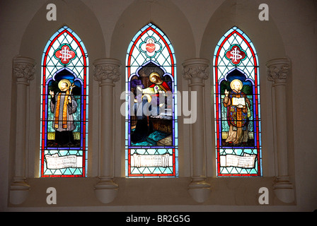 Trois vitraux de l'église St Aloysius, Clare Valley, Australie-Méridionale Banque D'Images