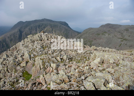 Scafell Pike, la plus haute montagne d'Angleterre, vue de l'Ill Crag, Lake District, Cumbria Banque D'Images