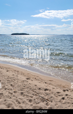 Plage au bord du lac Puruvesi, partie de la système du lac Saimaa, à l'est de la Finlande. Banque D'Images