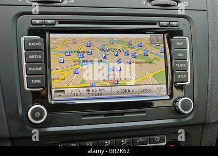 Sat Nav, système de navigation par satellite, le GPS (global positioning system), écran LCD couleur, ordinateur de bord et système audio Banque D'Images