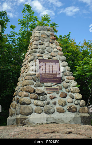 Le premier sondage sur la station géodésique King Mountain Trail, le parc de la Gatineau Gatineau (Québec) Canada Banque D'Images