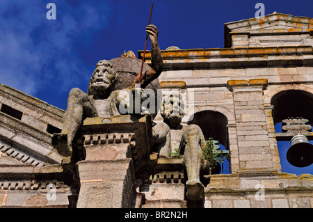 Le Portugal, l'Alentejo : Détail de la façade principale de l'église Igreja da Graça à Évora. Banque D'Images