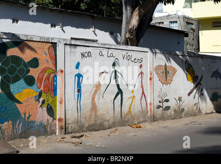 Peinture murale, des messages très sérieux en créole, Tamarin, Ile Maurice Banque D'Images