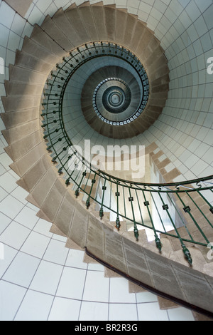 Escalier phare ile vierge, le plus haut phare de pierre du monde, Bretagne, Finistère, France Banque D'Images