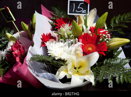 Fleurs à vendre dans le marché de la ville. Ajaccio Corse Banque D'Images