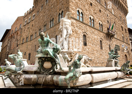 La fontaine de Neptune.(créé par Bartolomeo Ammannati) à l'angle du Palazzo Vecchio Florence Italie Banque D'Images