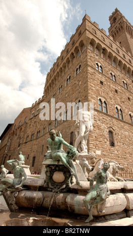 La fontaine de Neptune.(créé par Bartolomeo Ammannati) à l'angle du Palazzo Vecchio Florence Italie Banque D'Images