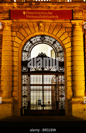 Bibliothèque nationale d'Autriche, le palais impérial de Hofburg, la nuit, Vienne, Autriche, Europe Banque D'Images