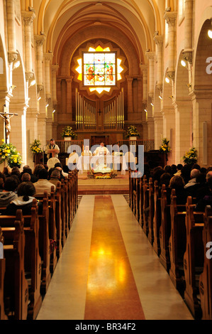 Service religieux à Catherine's Church, Bethléem, Cisjordanie, Israël, Moyen-Orient, l'Orient Banque D'Images