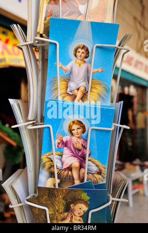 Cartes postales dans une boutique de souvenirs à proximité de la la chapelle de la Nativité du Christ, à Bethléem, Cisjordanie, Israël, Moyen Orient Banque D'Images