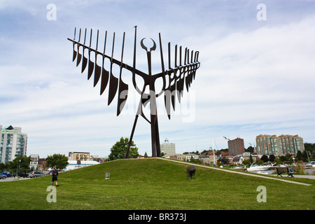 Grande sculpture extérieure spirit catcher Barrie Banque D'Images