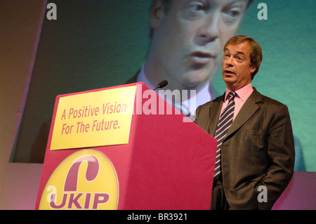 Nigel Farage, député européen s'exprimant lors de la conférence de l'UKIP à Torquay Devon Septembre 2010 Banque D'Images