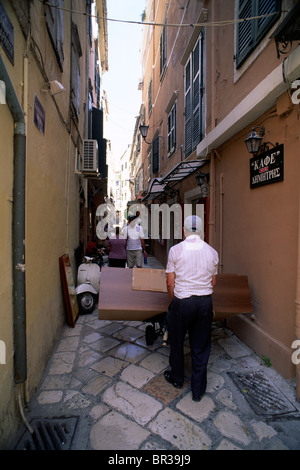 Grèce, Îles Ioniennes, Corfou, Kerkyra, vieille ville, rue étroite Banque D'Images