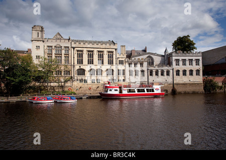 Le Guildhall de la rivière Ouse, York, Angleterre Banque D'Images