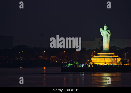 Statue de Bouddha, Hussainsagar, Hyderabad, Inde Banque D'Images