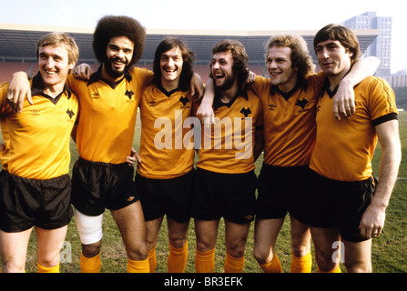 Joueurs finaux de la coupe de la Ligue des loups LtoR Derek Parkin, George Berry, Kenny Hibbitt, Peter Daniel, Andy Gray, John Richards. Wolverhampton Wanderers footballeurs club de football 1980 Banque D'Images