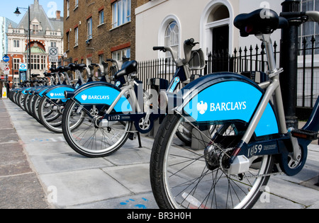 Une station de vélos dans le cadre de la new London's Barclay's location de voitures scheme, NW1, England, UK . Banque D'Images