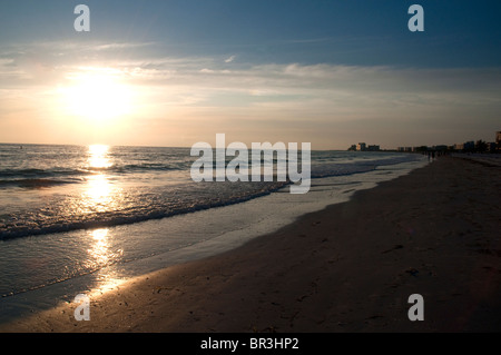 Coucher de soleil sur St Pete Beach près de St Petersburg en Floride USA Banque D'Images