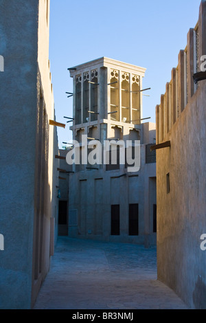 Wind tower dans le district de Bastakia À DUBAÏ, ÉMIRATS ARABES UNIS Banque D'Images