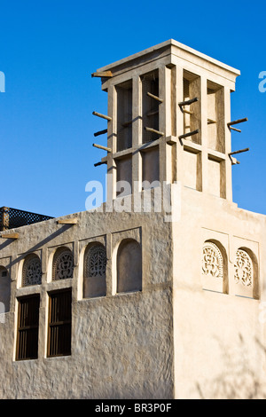 Wind tower dans le district de Bastakia À DUBAÏ, ÉMIRATS ARABES UNIS Banque D'Images