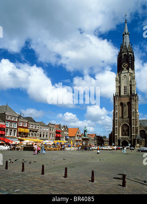 Delft - Nieuwe Kerk (nouvelle église) se tient à Delft Place du Marché en face de la Mairie Banque D'Images