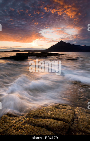 Les Cuillin Hills depuis Elgol en Ecosse. Banque D'Images