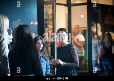 Cynthia Rowley Cynthia Rowley en dehors de sa boutique sur Bleecker Street dans le West Village à New York Banque D'Images