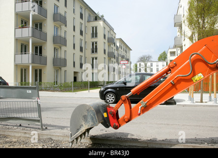 Digger au quartier résidentiel de Munich, Allemagne Banque D'Images