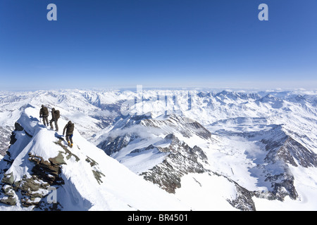 Trois alpinistes en ordre décroissant le Grossglockner, Autriche Banque D'Images