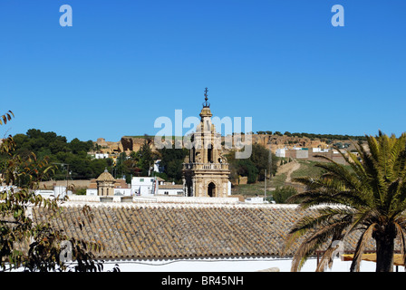 Torre (tour) de la Merced avec le monastère de l'avant-plan, Osuna, Province de Séville, Andalousie, Espagne, Europe de l'Ouest. Banque D'Images