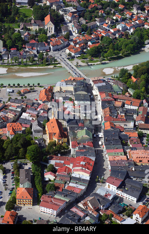 Vue sur la ville avec rivière Isar, Germany, Bad Toelz Banque D'Images