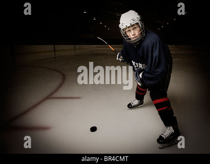 Nathaniel Werhane jouer au hockey et qui pose pour un portrait dans la région de Santa Fe, Nouveau Mexique Banque D'Images