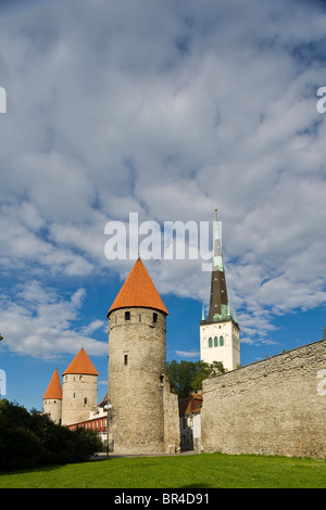 Mur de la ville, tours, Tallinn, Estonie, pays Baltes, Europe du nord-est Banque D'Images