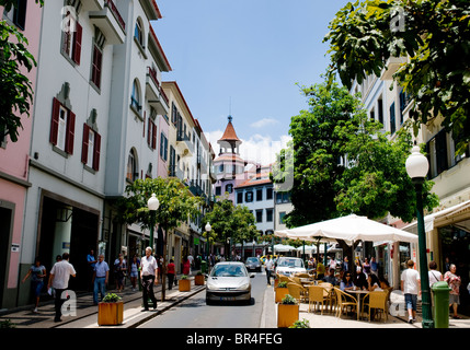 L'animation de la Rua Fernão Ornelas, dans le centre de Funchal, sur l'île de Madère. Banque D'Images