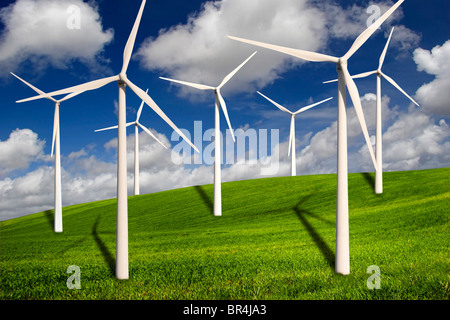 Beau vert prairie avec éoliennes produisant de l'électricité Banque D'Images