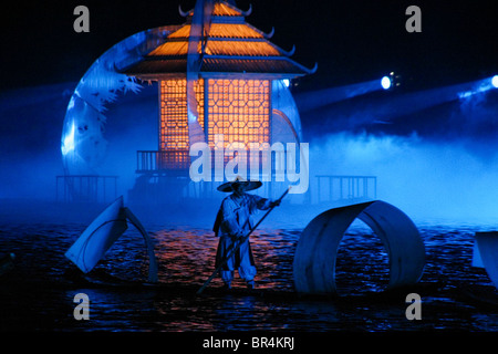 Pêcheur chinois pêchant dans la rivière Li Jang, Guilin, Chine Banque D'Images