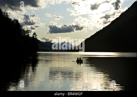 Weissensee en Carinthie, au crépuscule, en Autriche Banque D'Images