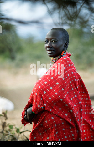 Les Masais personnes vivant dans un petit village à environ 5 maisons au pied du Mont Kilmanjaro. Banque D'Images