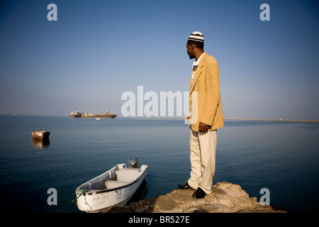 Pêcheur au port de Berbera donne sur la mer Rouge. Banque D'Images