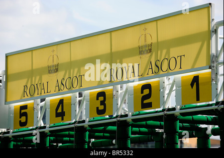 Royal Ascot la signalisation sur le dessus de la cale pendant trois jours de Royal Ascot 2010 Banque D'Images