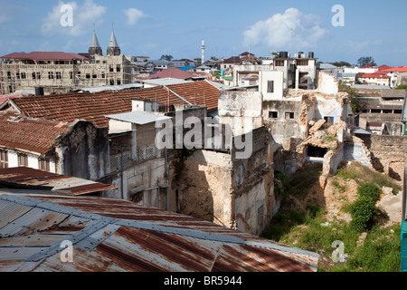 Stone Town, Zanzibar, Tanzanie. Les toits. Banque D'Images