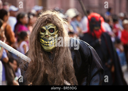 MASKED participant au défilé du jour de l'indépendance annuel le 16 septembre de chaque année - San Miguel de Allende, Mexique Banque D'Images