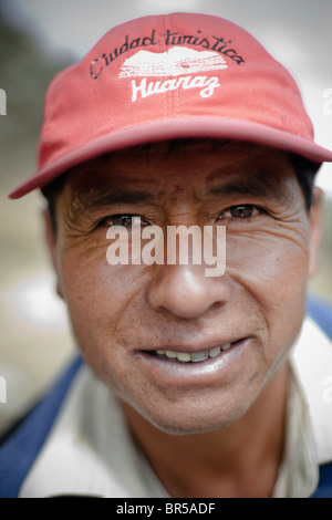 Portrait (Portrait) d'un porteur dans la Cordillère Blanche au Pérou. Banque D'Images