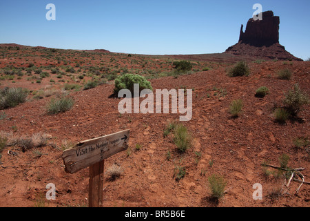 Désert paysage paysage le long de la carte Wildcat Trail in Monument Valley Navajo Tribal Park en Arizona et l'Utah, USA, 15 juin, 2010 Banque D'Images