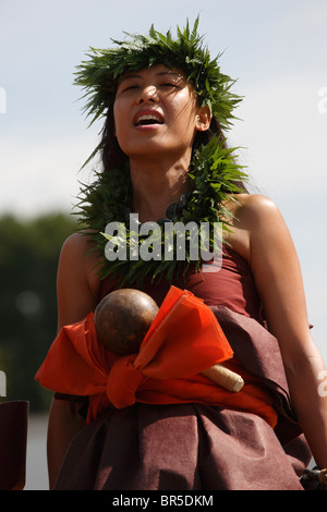 Membre de l'Hawaiian Halau O Kekuhi dance company effectue au premier Festival américains sur le National Mall, Washington DC Banque D'Images