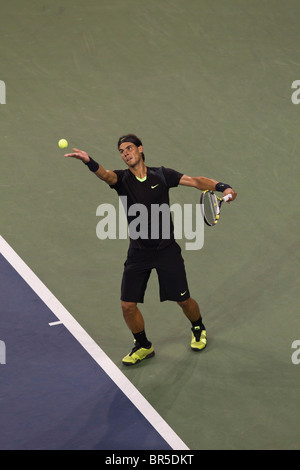 Rafael Nadal (ESP) en concurrence dans le championnat masculin finales à l'US Open de Tennis 2010. Banque D'Images